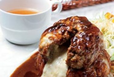 肉汁たっぷりのチーズオーブン焼きハンバーグカレー