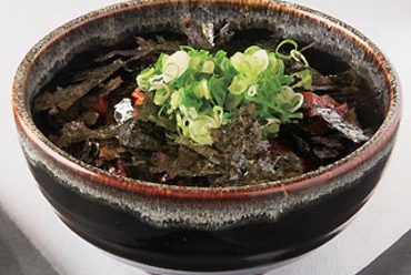 海苔ノリノリな肝丼は、ゴキゲン昼酒のアテ