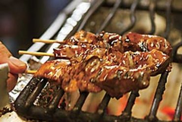 淡路産の鶏肝使用。どっぷりとタレにつけては焼き、を繰り返す