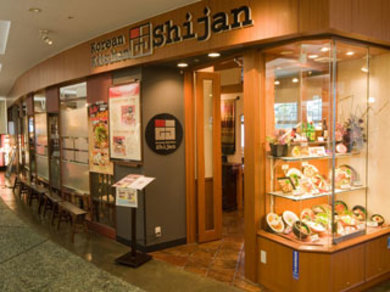 店は6階翼の広場から7階へ上がるエスカレータを降りてすぐ右手