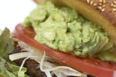 アボカドの濃厚さがバーガーにマッチ