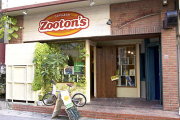 国際通りの裏手にある隠れ家的な店