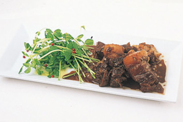 豚バラ肉のビール煮 880円
