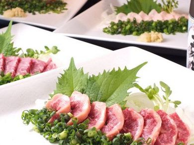 馬刺し! 赤身 たてがみ 霜降り カルビ
