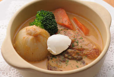 体が温まるドイツの家庭料理『ミュンヘン風牛肉のグラーシュ』