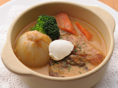 体が温まるドイツの家庭料理『ミュンヘン風牛肉のグラーシュ』