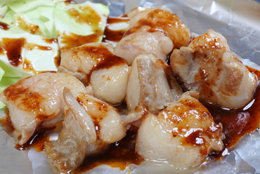 ぷりぷり、とけるような食感がクセになる『ホルモン焼き』