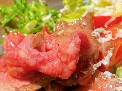 産地・銘柄を縛らず、その日の美味しいお肉をリーズナブルに提供