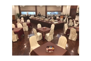 オープンキッチンでは数々の創作料理が生み出されます!