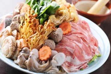 季節の食材を使った鍋料理を各種ご用意しております