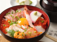 海鮮スタミナ丼　上（みそ汁・おしんこつき）