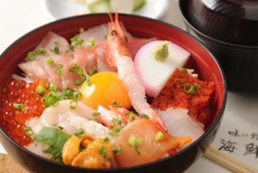 海鮮スタミナ丼 上(みそ汁・おしんこつき)
