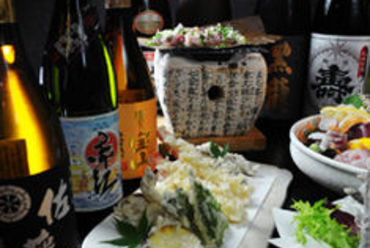 豊富な創作メニューと地酒で夏の夜をお楽しみください