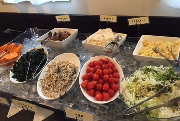 スープ、サラダバー・ピザ・デザートの食べ放題