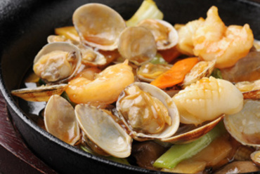 ボリューム満点!! 魚介の旨味たっぷり! 【鉄板海鮮】