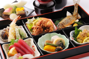 会席弁当