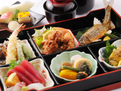 会席弁当
