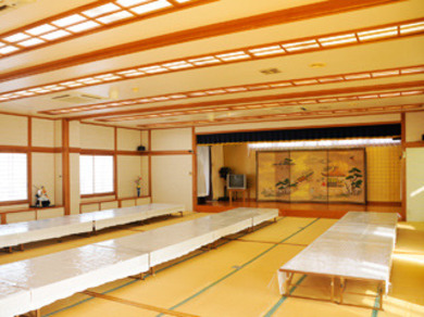 大広間。90名まで宴会可能。