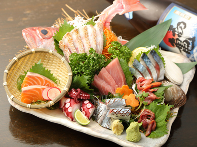 毎日市場へ出向いて仕入れる鮮魚の『刺身』がおすすめです!