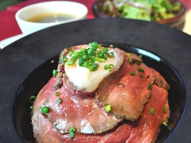 ローストビーフ丼 限定10食¥800(税別)ライス大盛り無料!