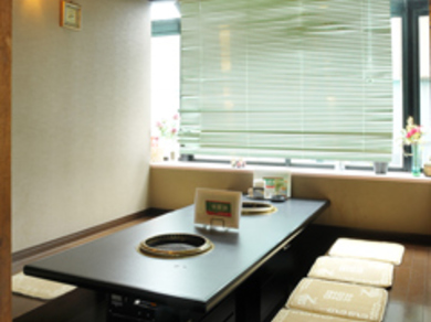 9名様用の個室も3室ございます。ご家族での食事にも最適。