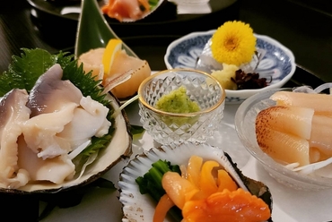 旬の食材や地物を使った贅沢な創作料理で、誕生日や結婚記念日など特別な日にもご利用いただけるコースです