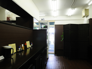 こんがり揚げたての魅力を、店内で堪能!