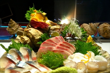 成田、築地で仕入れた鮮魚を厳選『刺身盛り合わせ』