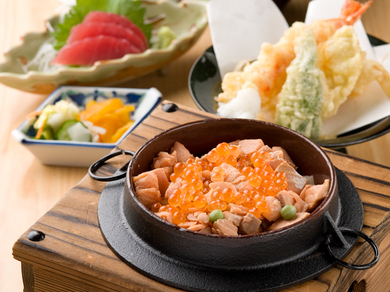 はらこめし定食<釜めし・お刺身・味噌汁・香の物>