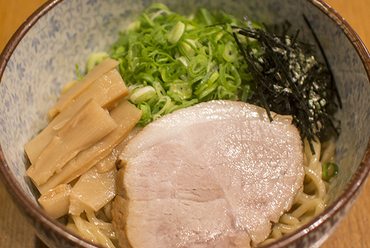 秘伝のタレと極太麺の『自慢の和風まぜそば』