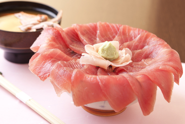 はみ出し丼