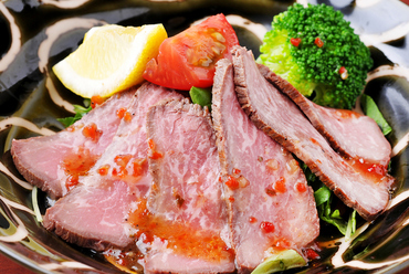 やわらかな肉の旨みを堪能できる逸品『ローストビーフ』