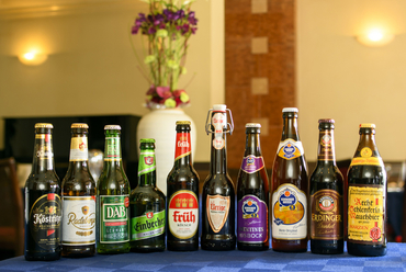 ドイツ各地から輸入する厳選のビールと伝統的な料理を堪能