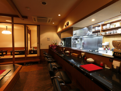 隠れ家的雰囲気の店内