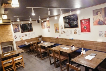 内装は店主の手作りです