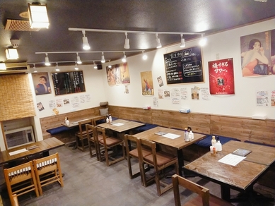 内装は店主の手作りです