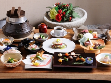 旬の食材で飾られた会席コースを堪能。会食やご宴席に最適です