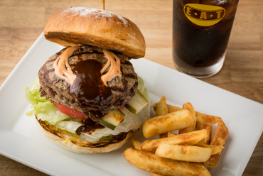 E・A・T 100%ビーフバーガー
