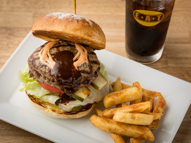 E・A・T 100%ビーフバーガー