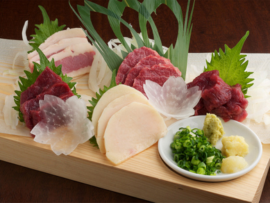 馬刺し5品盛り合わせ(1人前)