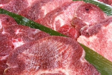 国産牛ならではの甘みとコクの『伊万里和牛上ロース』
