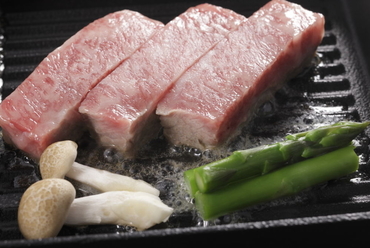 極上霜降り羽後和牛の鉄板焼き