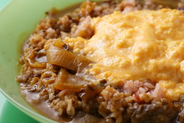 こだわりのスパイスと昆布の旨味が隠し味、魔女の全て凝縮された『魔女カレー毒得セット』