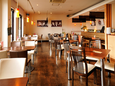 ナチュラルな雰囲気の落ち着く店内