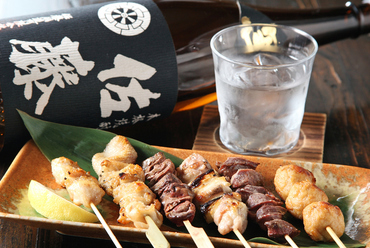 ジューシーでやわらか! 凝縮した旨味の『鶏串盛合せ』