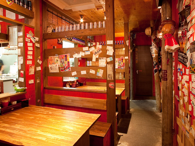 「いらっしゃいませ」という威勢の声が響きわたるお店。