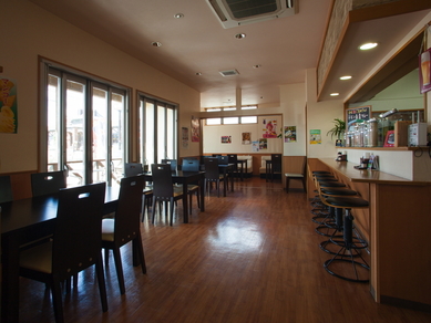 お食事にもカフェにも、思い思いの過ごし方ができるお店