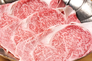 ◆霜降りと赤身の黄金比率!!『黒毛和牛〈黒〉すき焼セット』