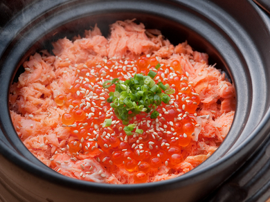 『鮭とイクラのはらこ釜飯』(2人前から承ります)