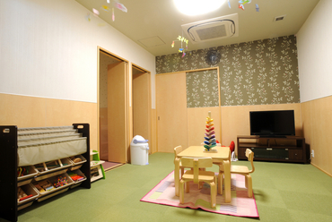 お子様連れに大好評のキッズルーム。おもちゃがたくさん